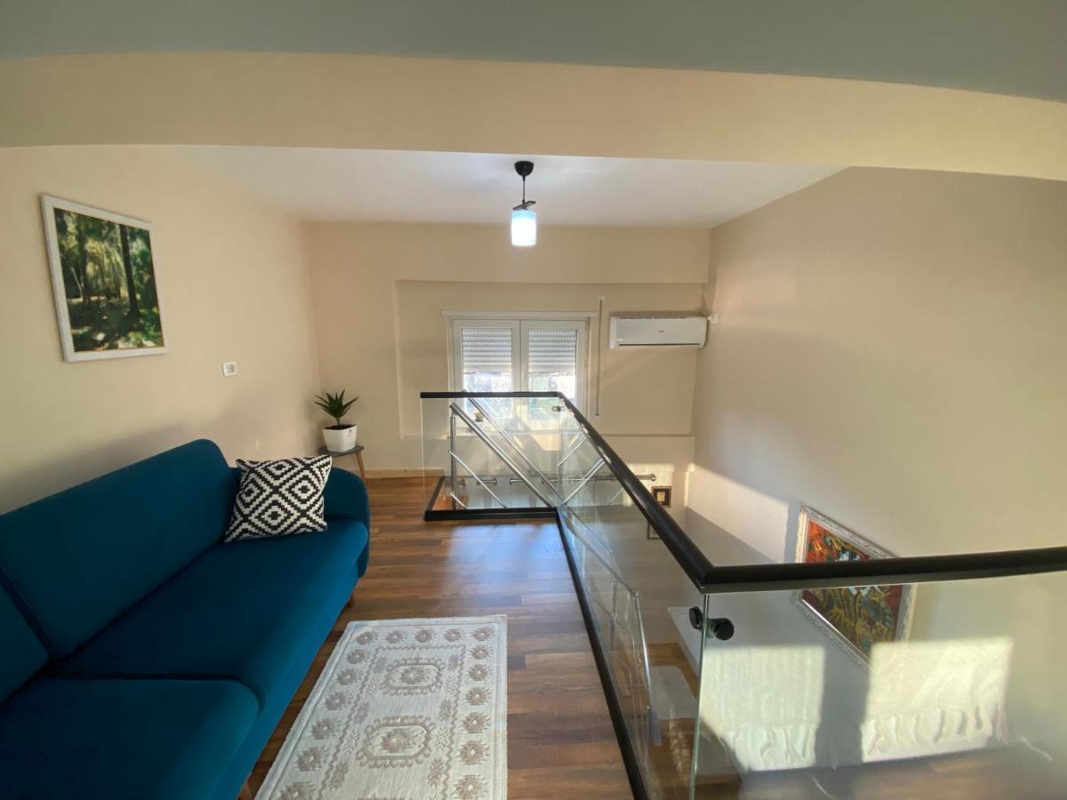Jon's Duplex * Tirana